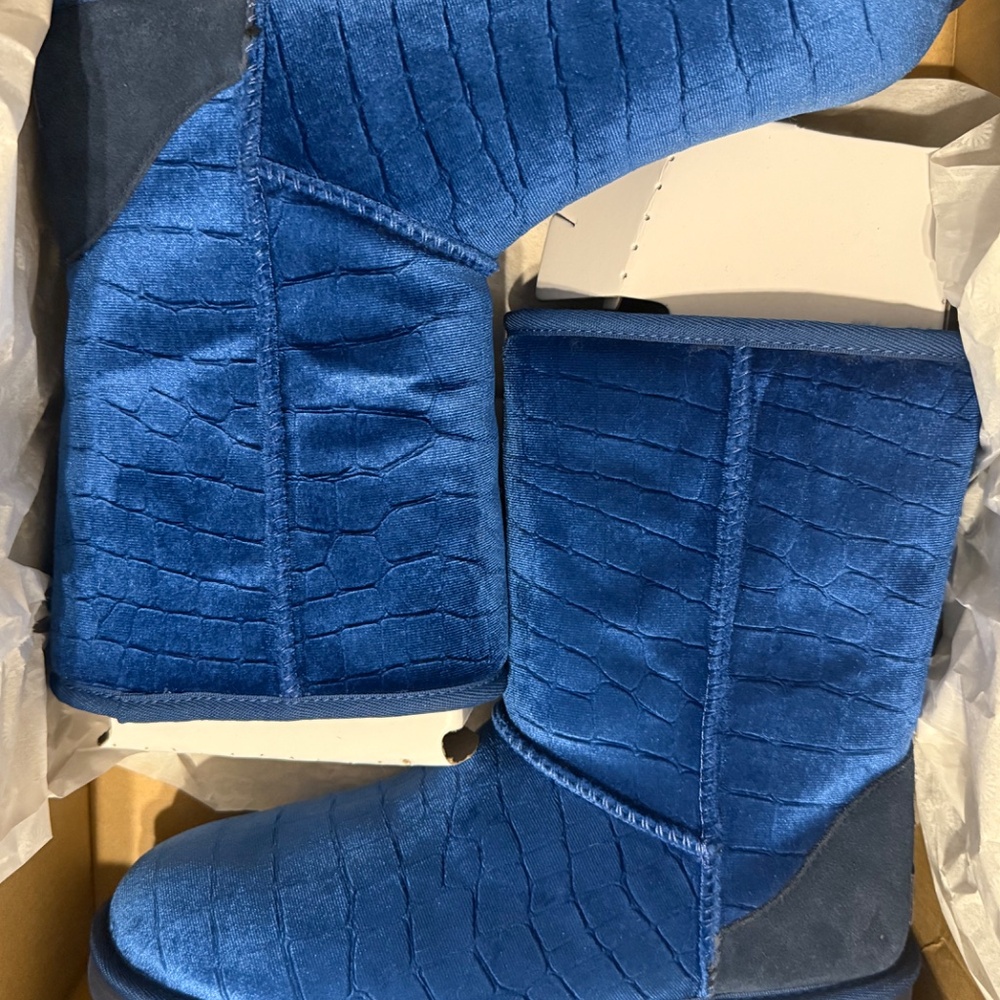 Authentic Rare Blue Velvet Uggs Women’s Sz 8 - Picture 3 of 8